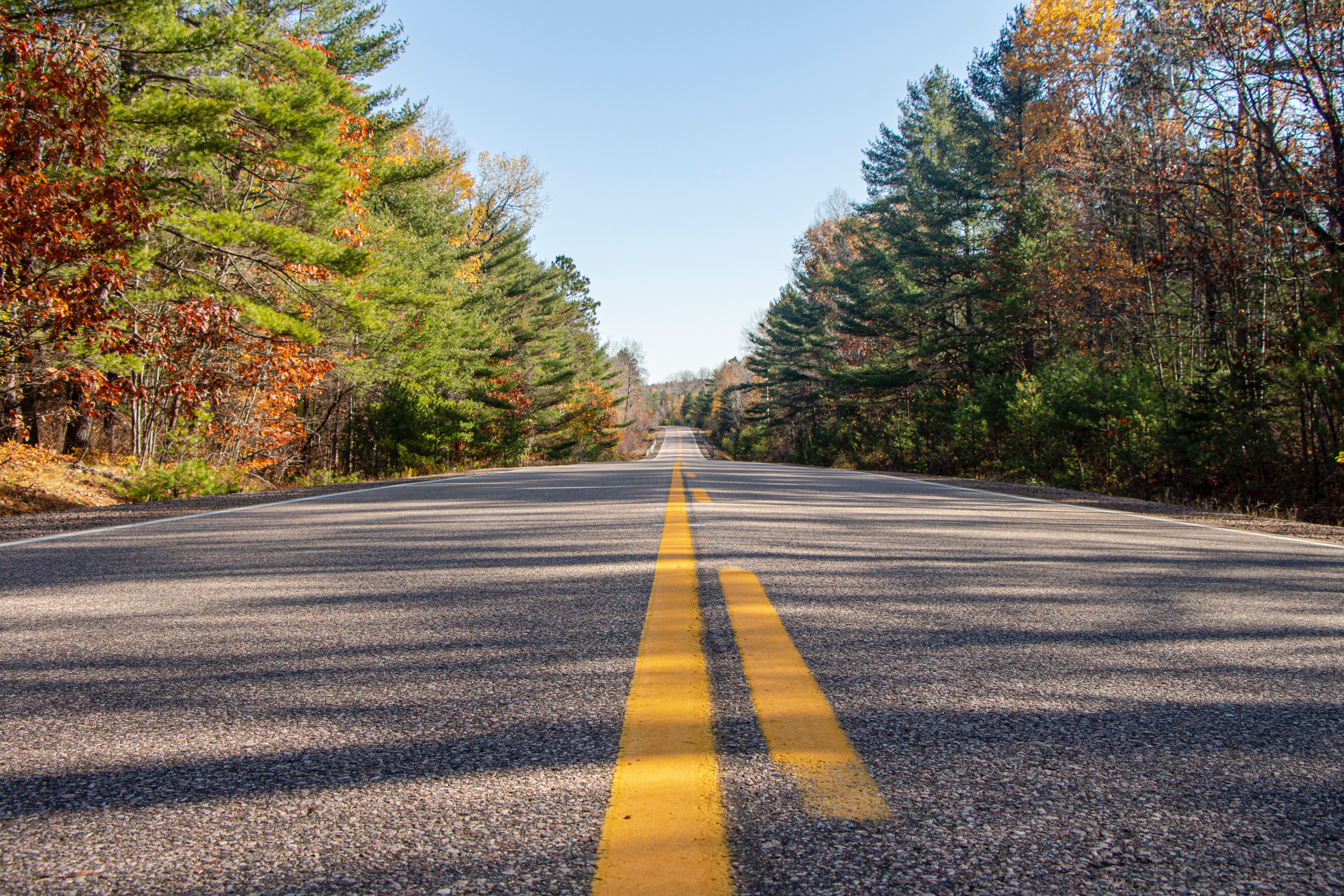 Round Lake Rd by Dylan L on Unsplash